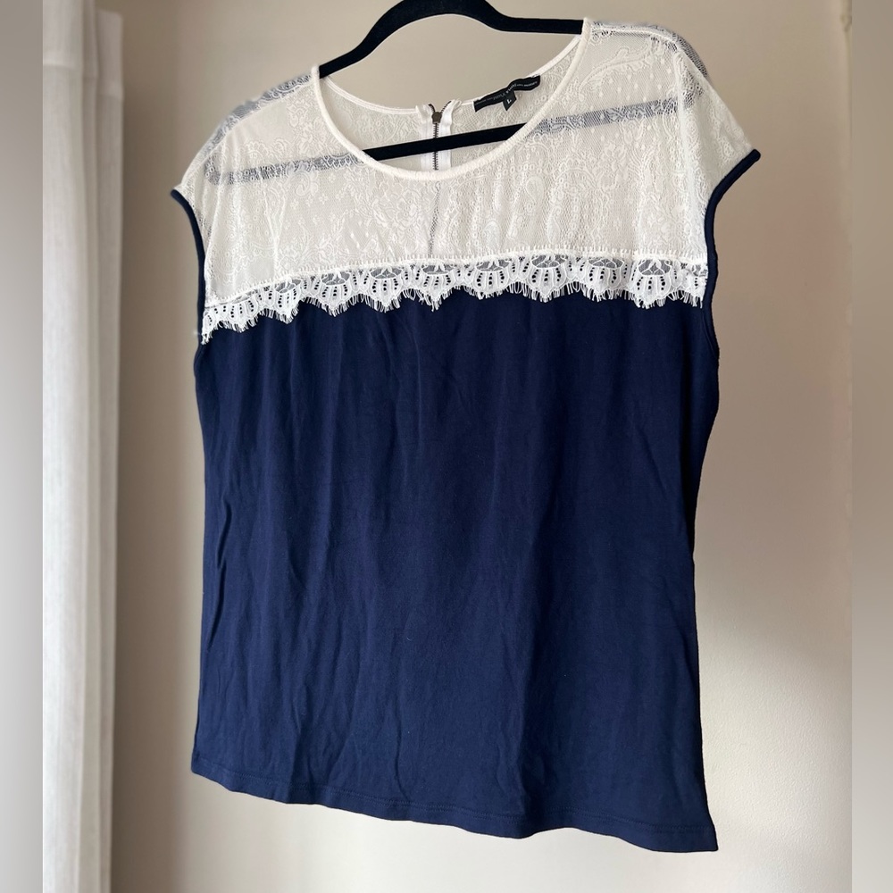 Yuni Los Angeles Navy Blue and white lace sleeveless top. Size L